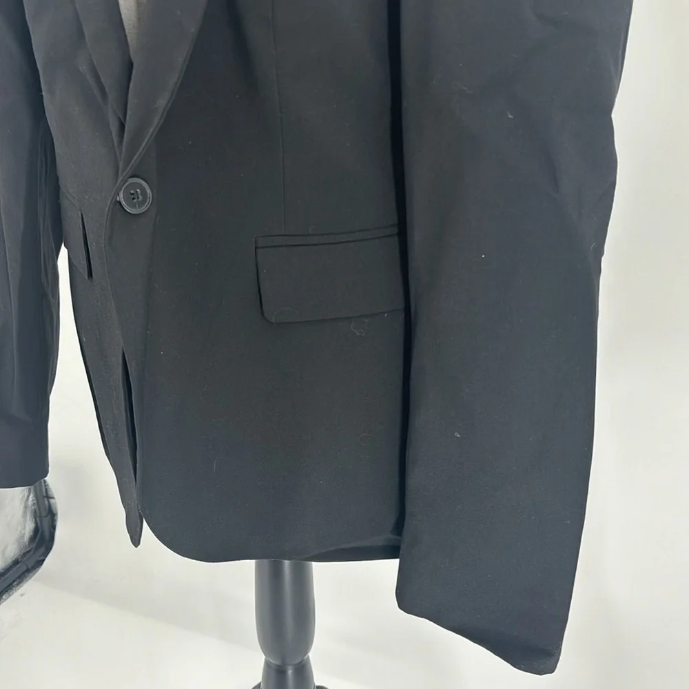 UEC men’s ASOS black tuxedo blazer in black size 40R